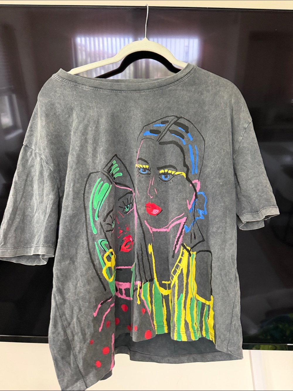 Zara Vintage-Inspired Charcoal Graphic Women’s Tee with Neon Portrait